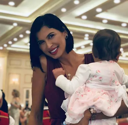 Mădălina Pamfile și fetița ei