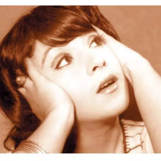 anda-calugareanu-acrtrita-tanara