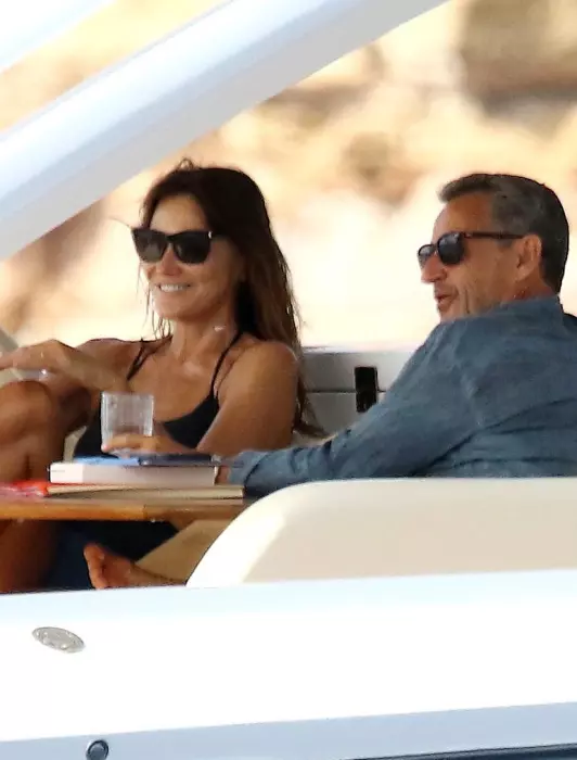 Carla-Bruni-si-Nicolas-Sarkozy-2