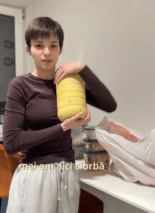 Karina-Jianu-cu-mama-in-bucatarie-4