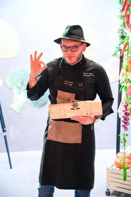 Mario Madalin Dumitru a primit cutitul de aur de la Alexandru Sautner, la Chefi la cutite - 1 aprilie 2024  (1)