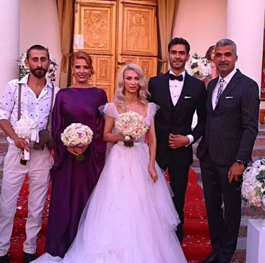 Andreea-Bălan-și-George-Burcea-alături-de-cei-trei-nași