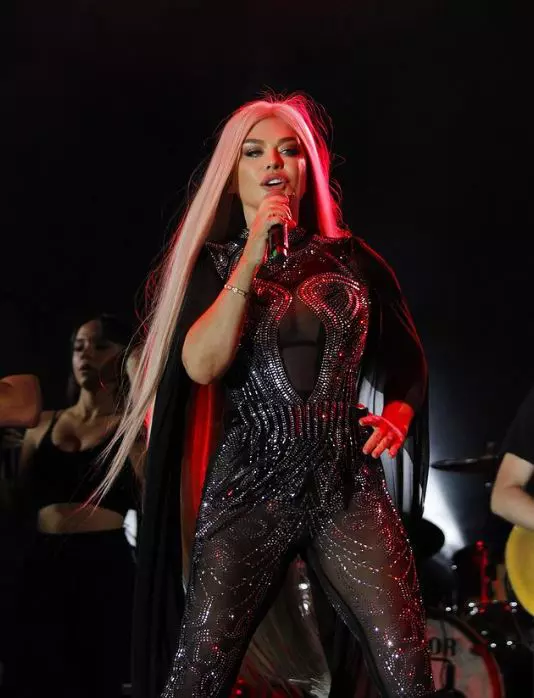 Loredana Groza, încă o apariție cu care i-a dat gata pe fani. S-a inspirat din ținutele lui Barbie. „Frumoasa României”