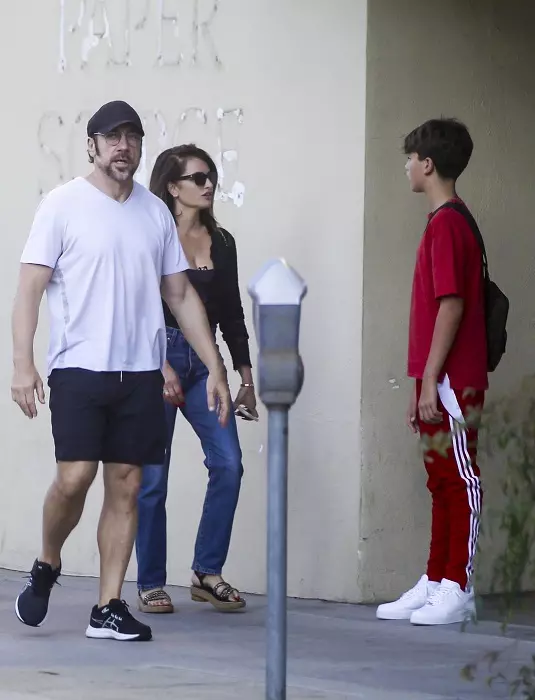 *EXCLUSIVE* Penelope Cruz and Javier Bardem take their two children Leo and Luna to Shake Shack in Beverly Hills