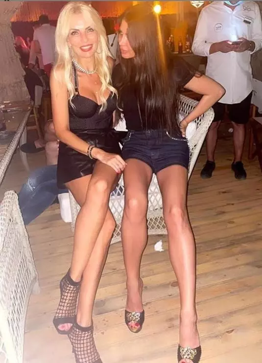 laura vicol 12