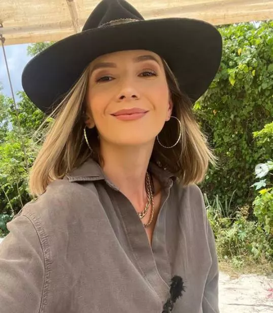 sunt-celebru-scoate-ma-de-aici-2-1