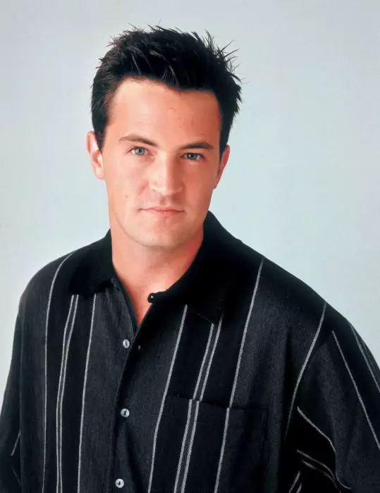 LIBRARY. USA.  Matthew Perry  in the ©Warner Bros. TV series : Friends - season 2 ( 1994-2004 ) Ref:   LMK106-J6677-220420Supplied by LMKMEDIA. Editorial Only.Landmark Media is not the copyright owner of these Film or TV stills but provides a service o