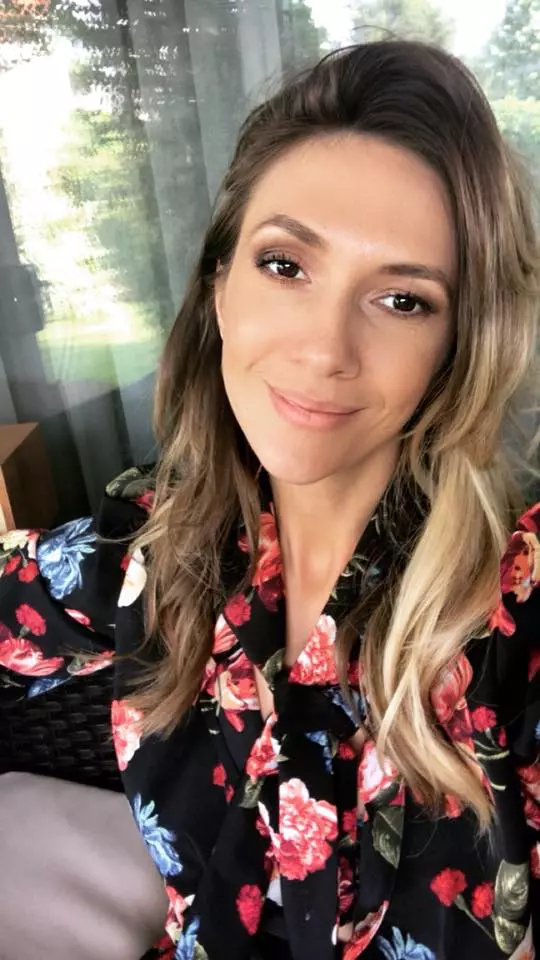 Adela Popescu este insarcinata 3