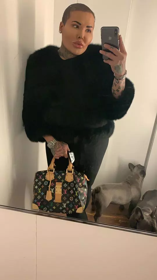 bărbatul care a vrut să se transforme în Kim Kardashian (2)