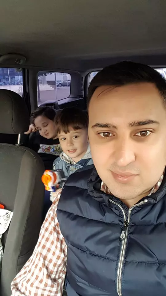 Ciprian Tapota si familia 1