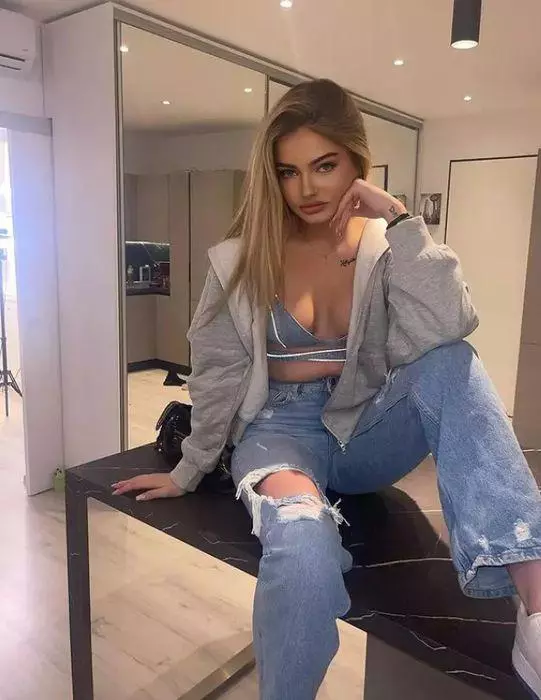 fiica-lui-Cristian-Boureanu-operatii-estetice-1