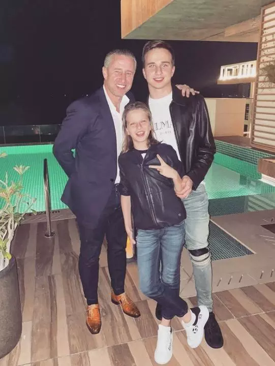 cine-e-laurentiu-reghecampf-6