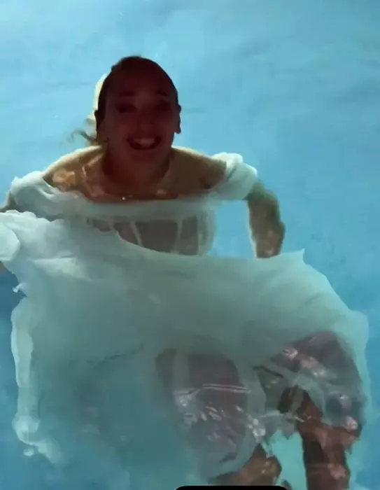ilona-in-piscina