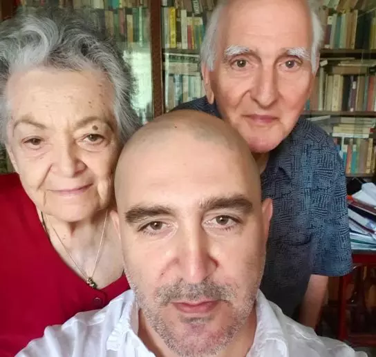 razvan-exarhu-si-parintii-sai-crop-1637141585