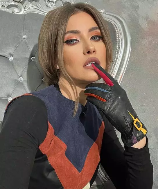 iulia-albu-24