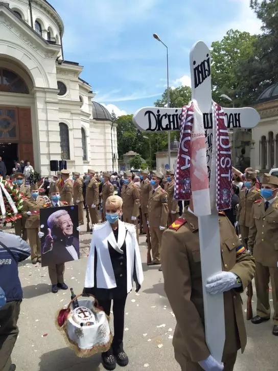 gabriela-lucutar-blonda-inmormantare-dichiseanu-4