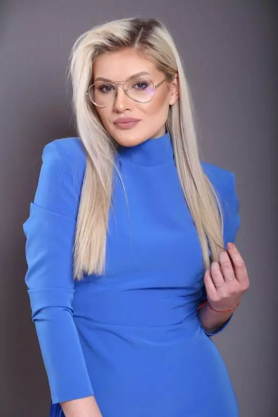 sabrina-larisa-imbrea