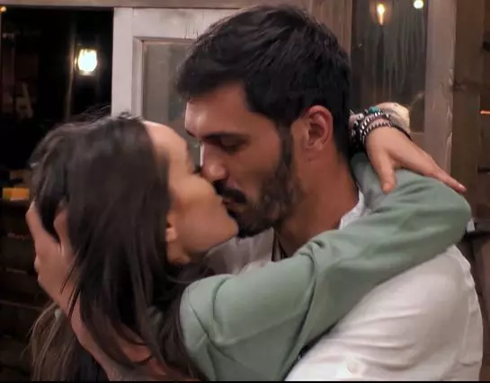 Sarut Viviana si Geirge