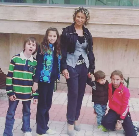 anamaria-prodan-si-copiii-reghecampf-3