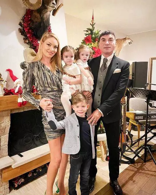 valentina-pelinel-mama-a-patra-oara