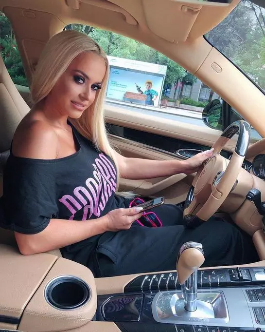 anda-adam-criticata-masina-parcata-6