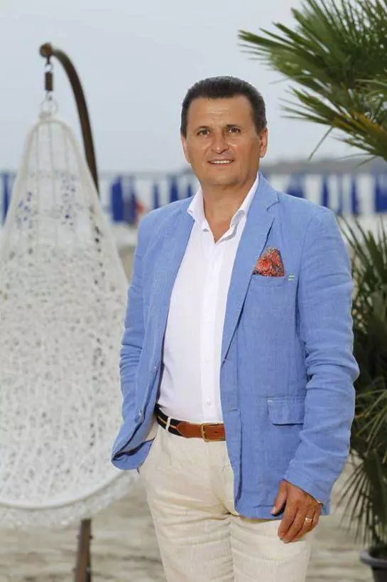 Nea-Marin-Poftiti-pe-la-noi4