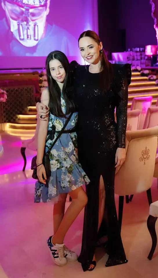 Andreea-Marin-și-Violeta