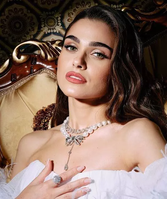 Theo-Rose-3
