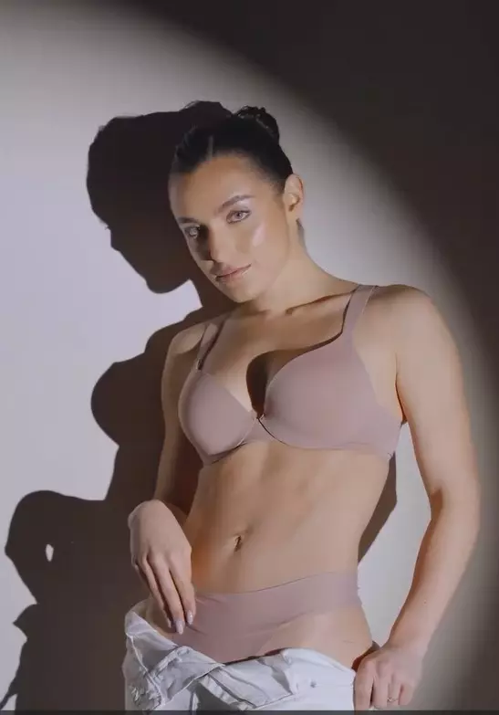 imagini cu Alexia Eram în lenjerie intimă (2)