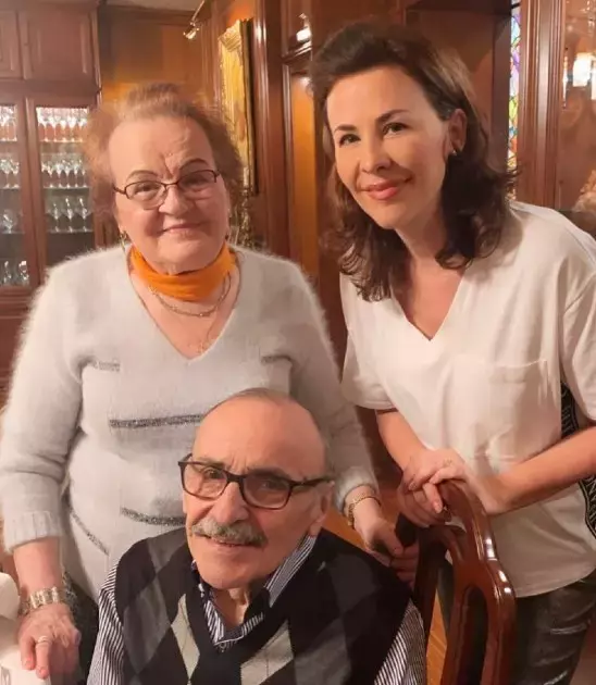adina-alberts-de-sarbatori