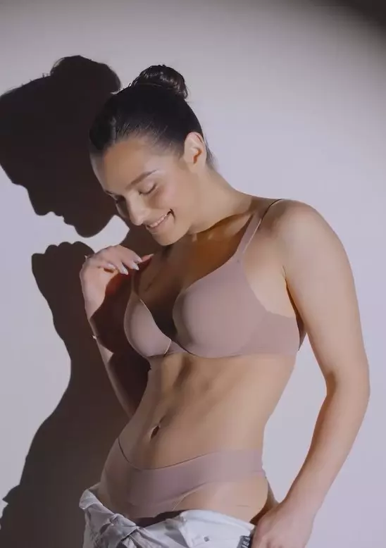 imagini cu Alexia Eram în lenjerie intimă (4)