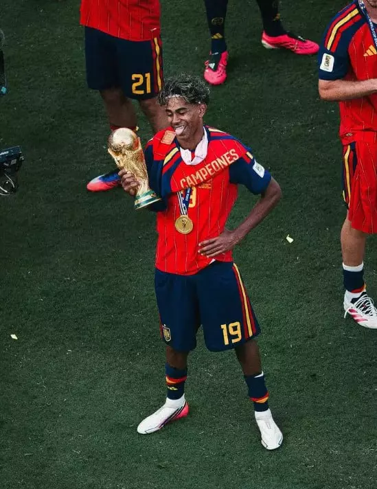 lamine-yamal-iubita-ines-garcia-cupa-mondiala-fotografii (16)