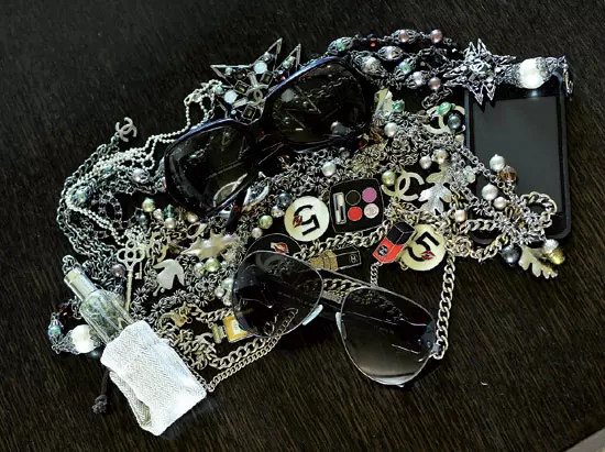 Cred ca bijuteriile pot sa completeze si sa puna in evidenta o tinuta, dar la fel de bine o pot si distruge daca nu sint corect alese. 