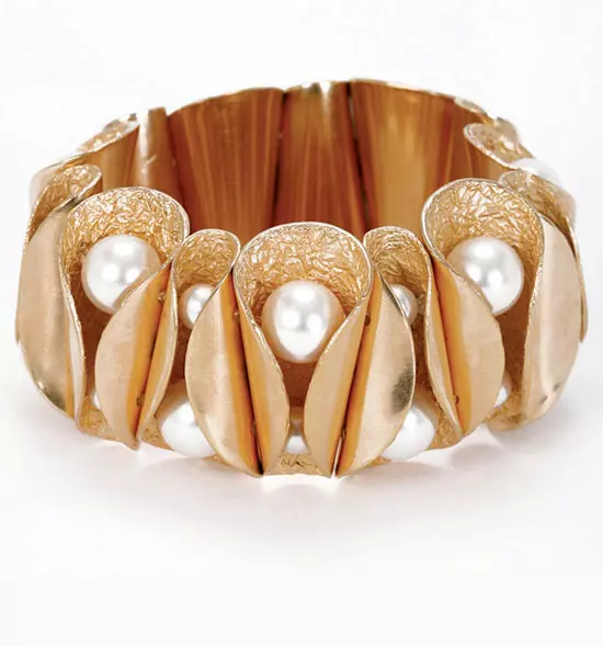 Bratara din aur 18kt cu perle Swarovski, Lara Bohinc, 3.000 lei, Iqonique Class Studio