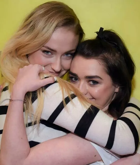 Maisie Williams și Sophie Turner
