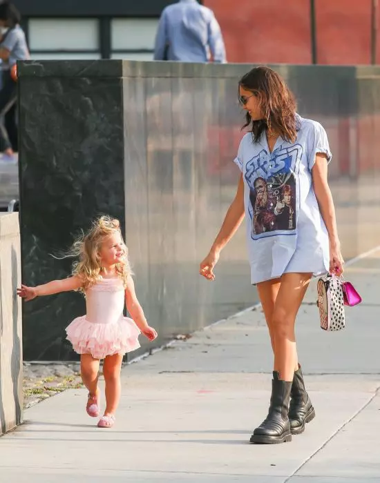 Irina Shayk and daughter Lea De Seine catch the sunset during stroll in NYC