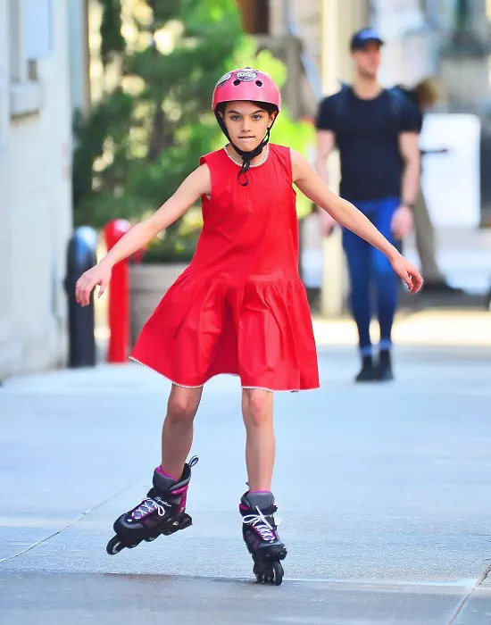 *EXCLUSIVE* Suri Cruise has fun rollerblading through the streets of New York!