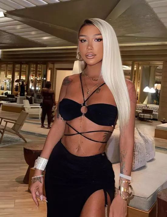 ema-uta-operatii-estetice-1