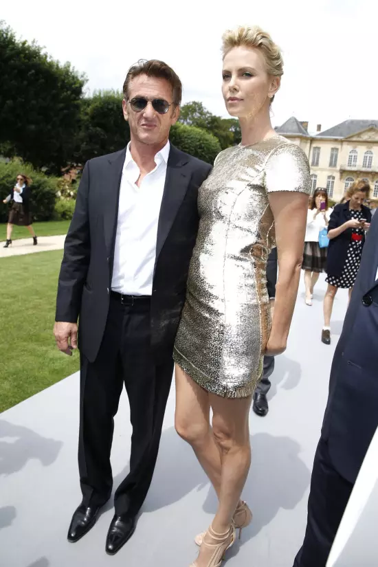 Charlize Theron, alaturi de Sean Penn la prezentarea Christian Dior de la Muzeul Rodin  