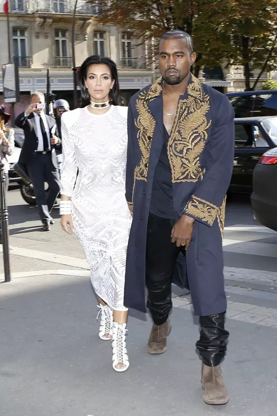 Kim Kardashian si Kanye West la show-ul Balmain 