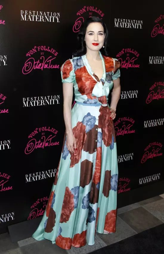 Dita von Teese – Rochie Carolina Herrera 