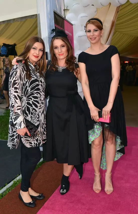 Alina Boitor (makeup artist), Karina Staron ( Armani), Andrea Lucaci ( Pure Lingerie Boutique)