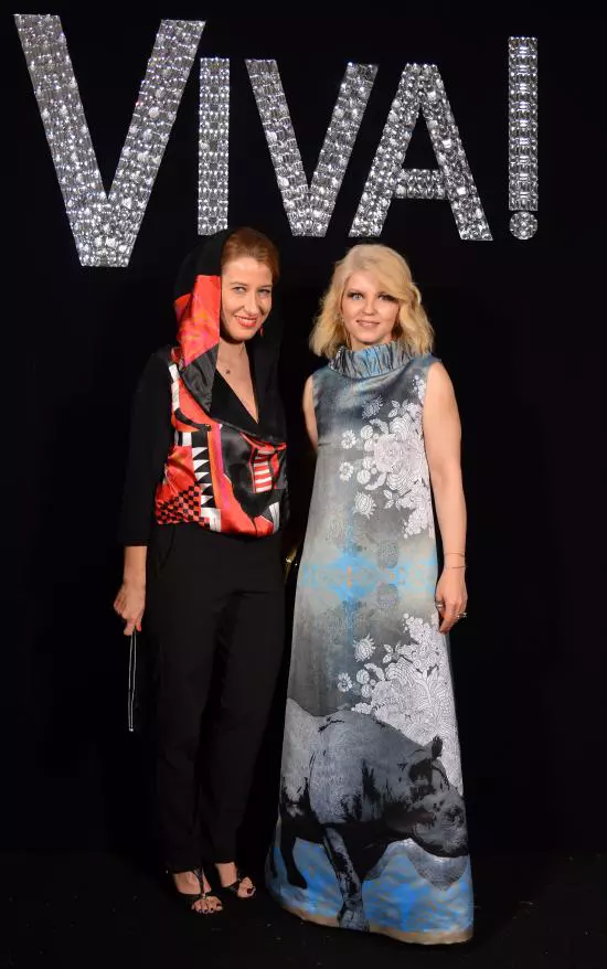 Raluca Kissescu (Avon) si Alina Gavrila