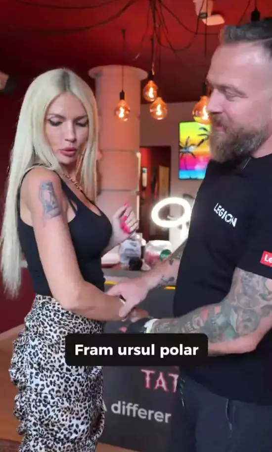 laura vicol tatuaj 1