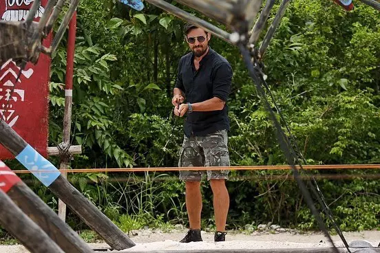 De-ce-foloseste-Daniel-Pavel-cuvinte-„bizare-la-„Survivor-Romania-2022.-Ce-studii-are-prezentatorul-TV-1