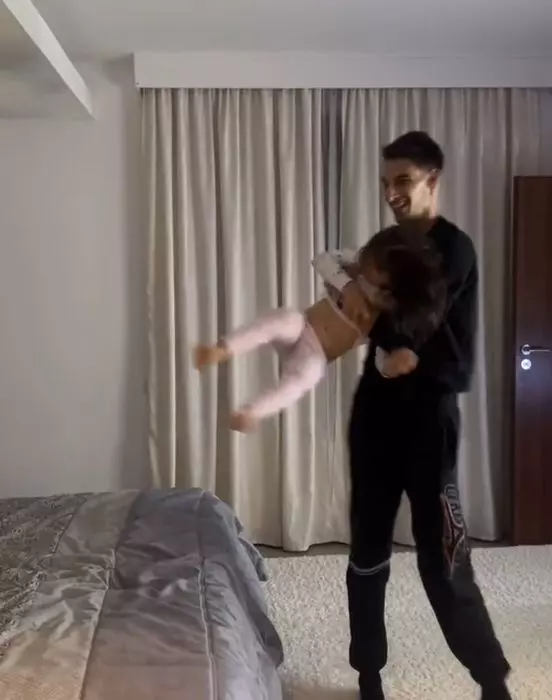 victor-cornea-cu-clara
