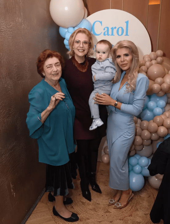 Raluca Moianu mot nepot
