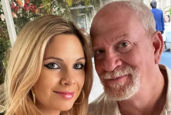 cum-s-au-cunoscut-iasmina-hill-si-sotul-ei