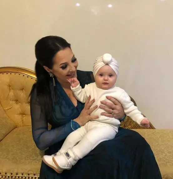 angela-rusu-mama-bunica_2