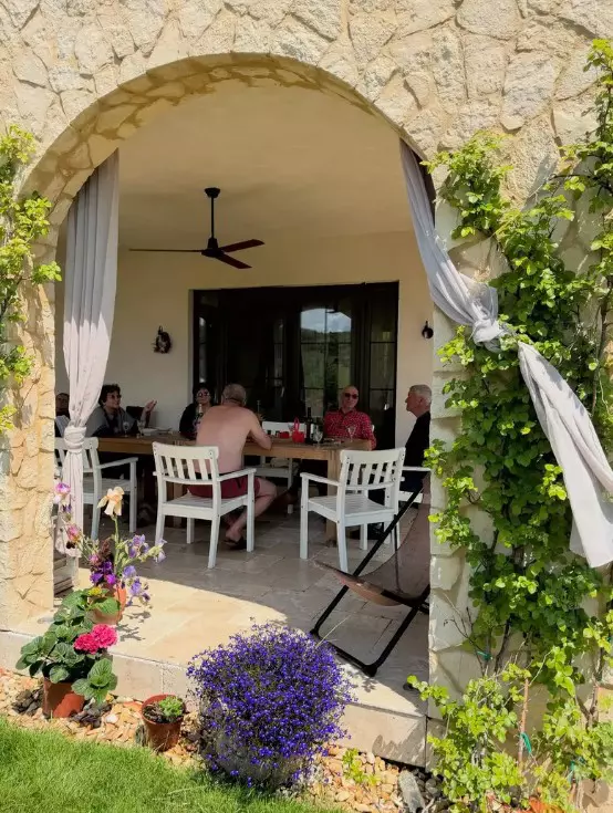 adela-popescu-radu-valcan-casa-susani-imagini-noi (1)